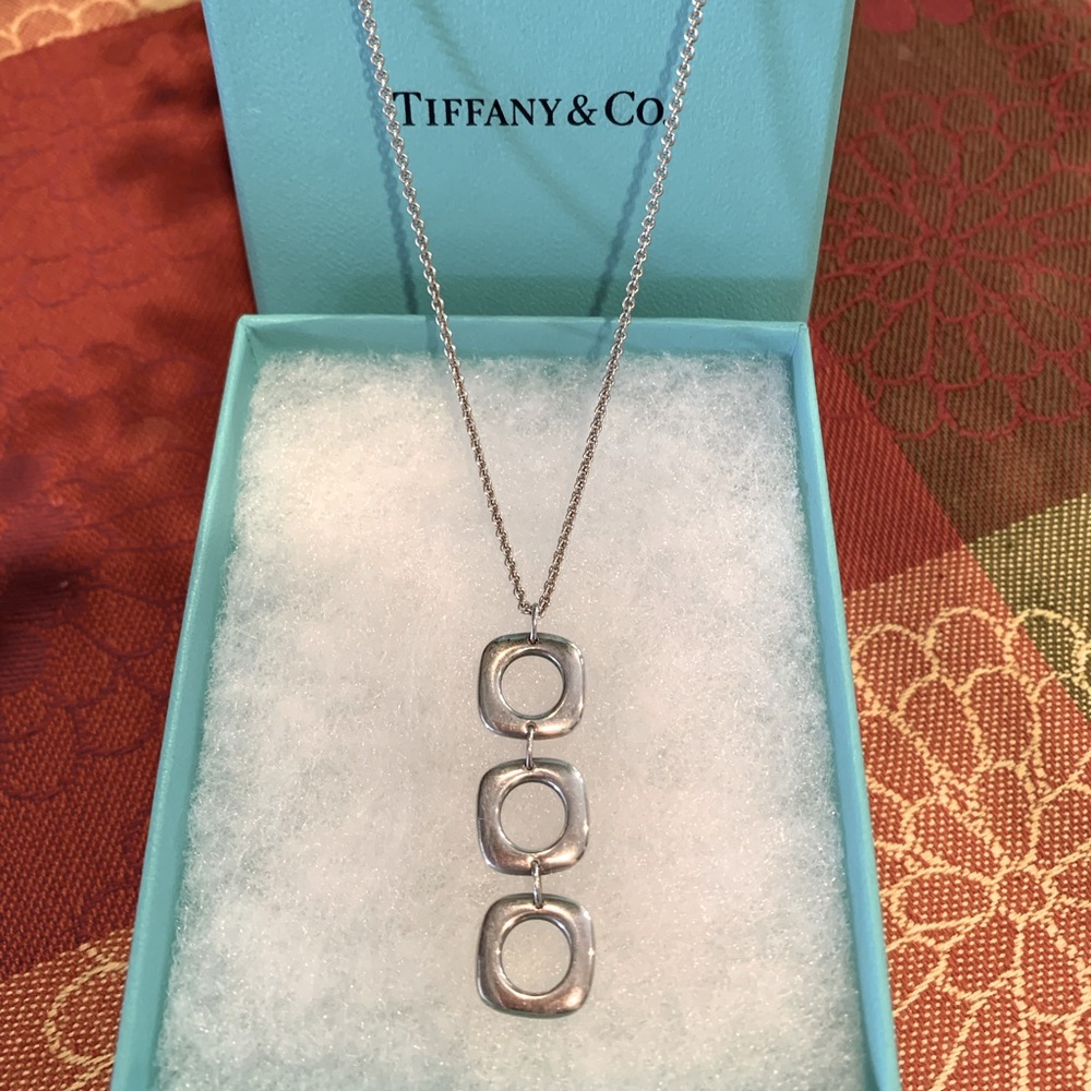 Genuine Tiffany & Co sterling silver stacked round circle pendant & necklace.
